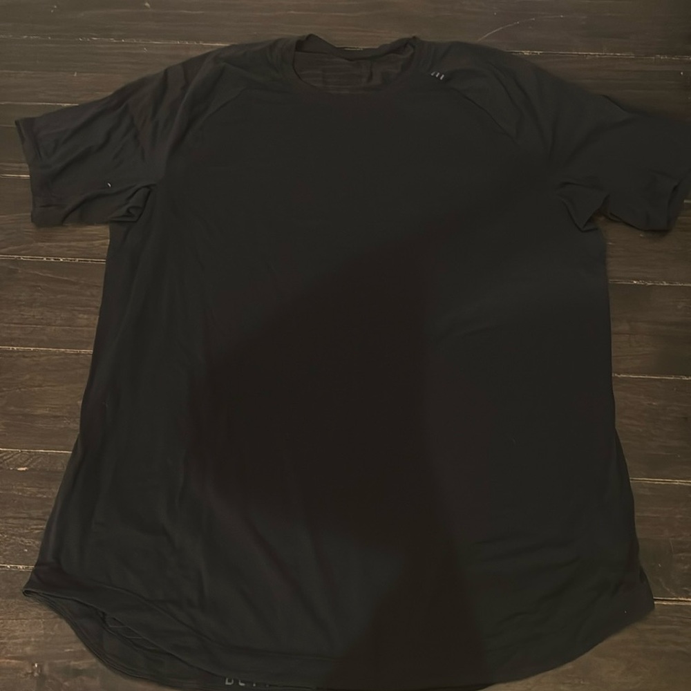 Lululemon size large licensed to train men's